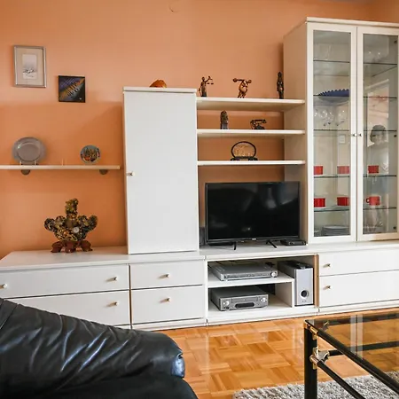 Mihaela Apartamento *